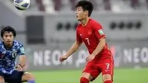 “利物浦冬窗大战升级！6500万镑重金瞄准热刺，范戴克传人亮相引热议！”